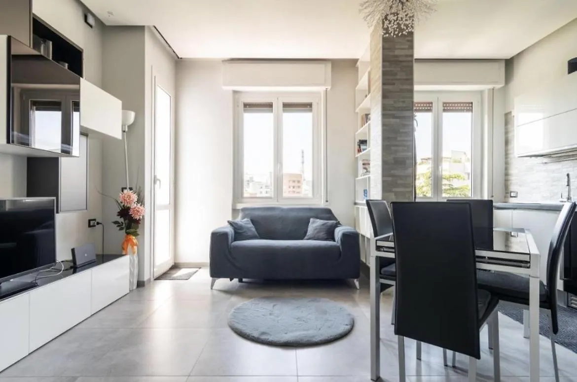 Luxury Apartment In Prada District Near Mm Brenta & Milan Center - Ideal For Business Profiles Italy