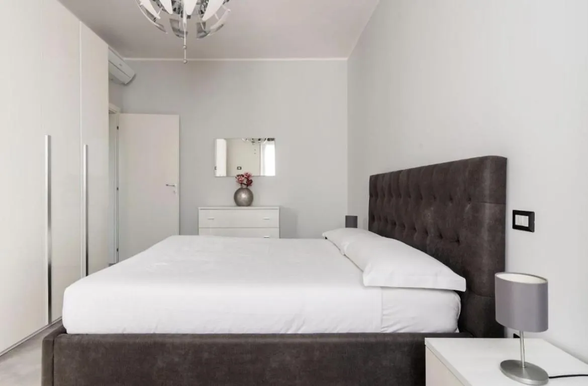 Luxury Apartment In Prada District Near Mm Brenta & Milan Center - Ideal For Business Profiles