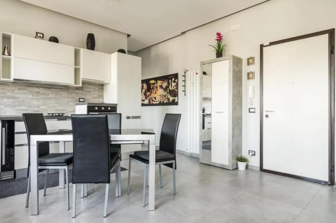 Luxury Apartment In Prada District Near Mm Brenta & Milan Center - Ideal For Business Profiles